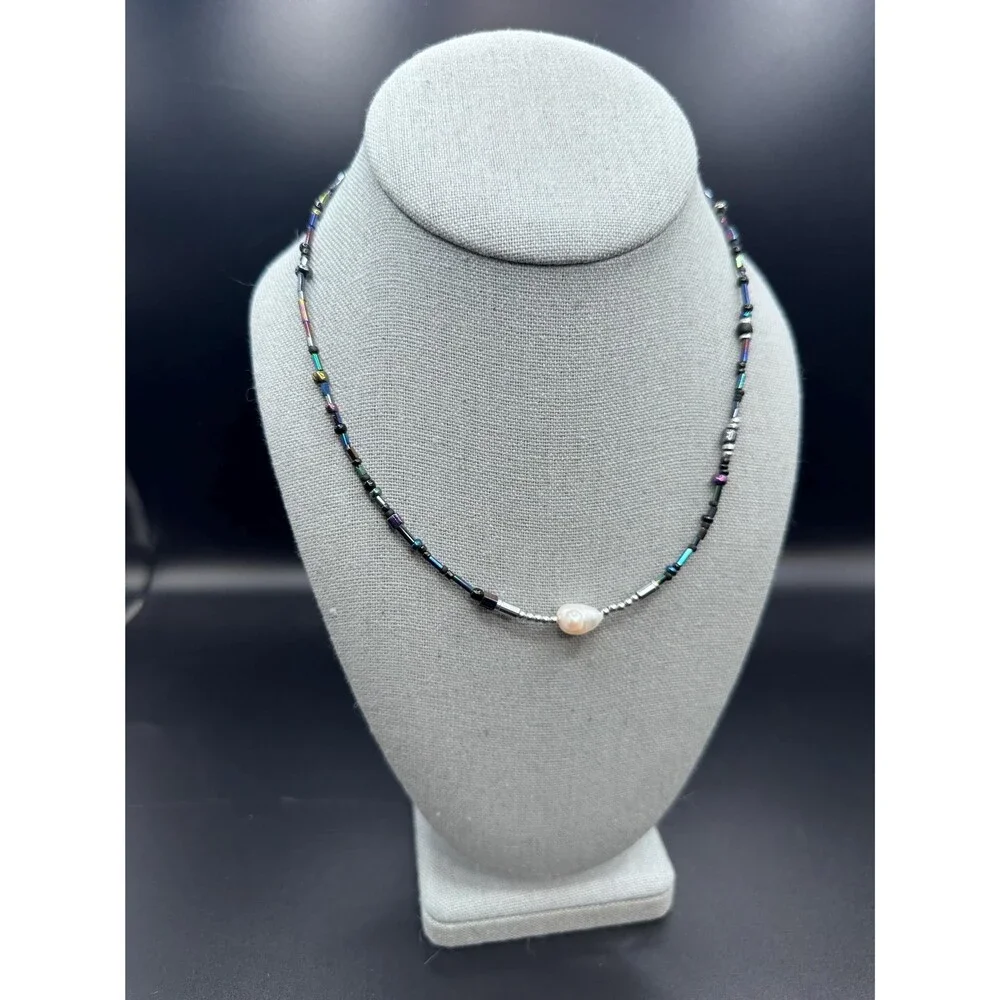 17” Y2K Hematite Necklace Iridescent Glass Beads White Rice Pearl Center